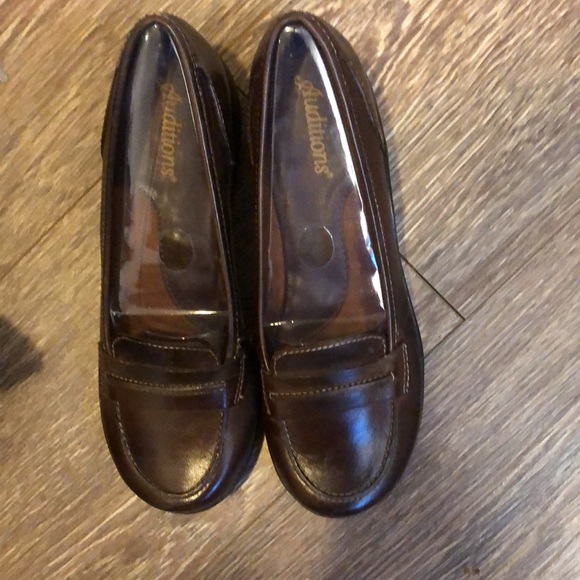 NIB Auditions Kate brown loafers sz 6 - Picture 1 of 4